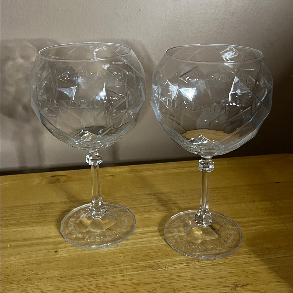 😄Pair of Hendricks balloon glasses crystal